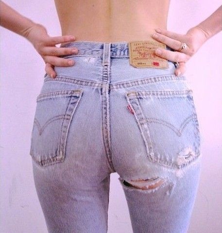 Desviación Abundantemente Leia La nueva moda insólita: Usar jeans rotos en el trasero