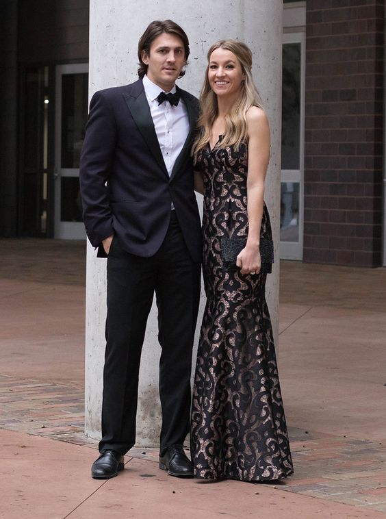 15 increíbles looks de parejas para vestir combinados en su graduación