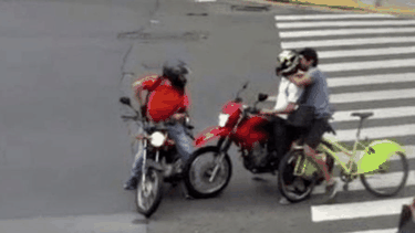 El ciclista que alcanzó al motochorro se hizo viral tras una nota en vivo