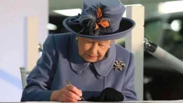 La misteriosa carta de la reina Isabel II que no se podrá abrir hasta 2085