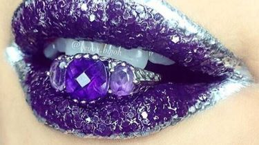 Crystal lips: ellas transforman sus labios en piedras preciosas